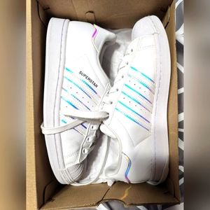Size 6y girls Adidas Superstar